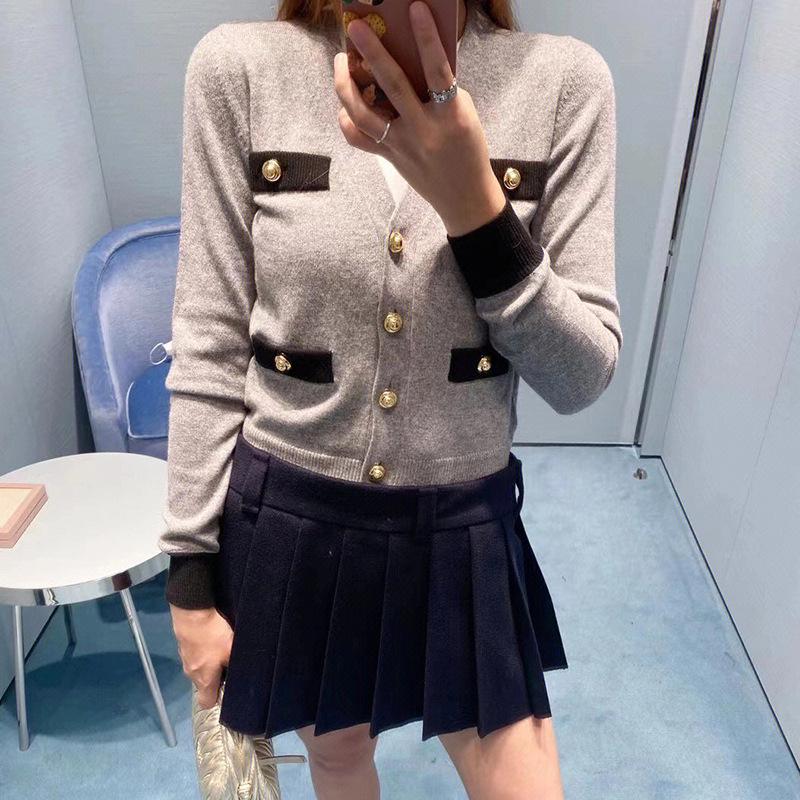 

2025 Весна Серый кардиган из рыхлой вязки из шерсти с V-образным вырезом и длинными рукавами в стиле Miu для женщин Large темно-серого