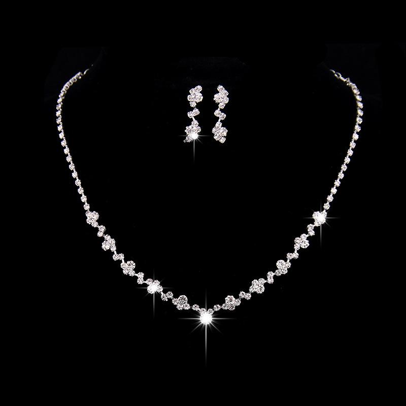 Elegant Bridal Necklace and Earring Set: Fashionable and Versatile Jewelry