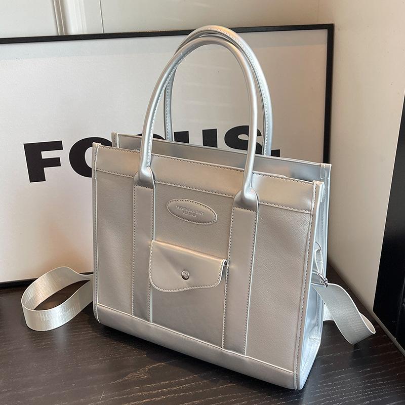 

Сумка большой вместимости женская 2025 новая модная универсальная на плечо, мессенджер, текстурная портативная классическая сумка-тоут серебряный