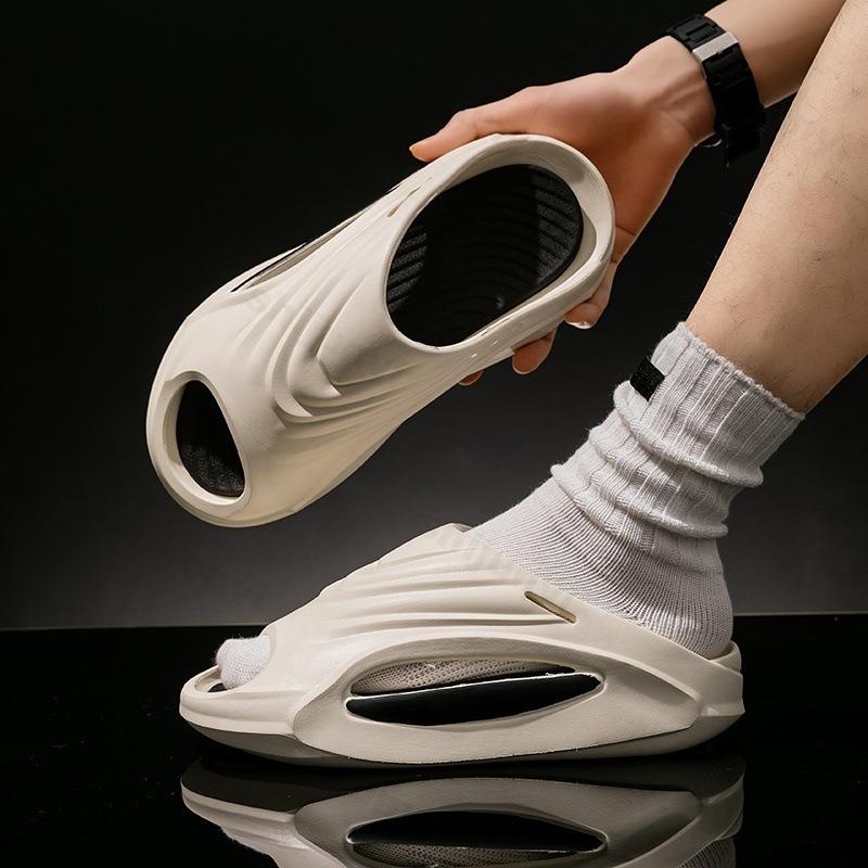Fashion Men's Slippers 2025 Summer Fashion Anti Slip Outdoor Beach Slippers Indoor Home Bathroom Slippers Platform Casual Men's Shoes