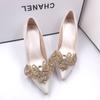 Neue Glänzende Elegante Braut Hochzeits Party Schuhe Zubehör Für Hohe Absätze Flache Schuhe Hausschuhe Strass Schuhdekorationen Blume