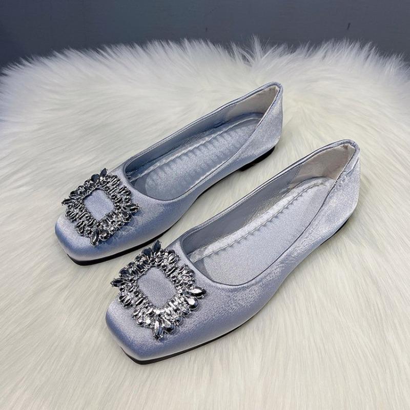 2026 New Versatile Square Buckle Slip-On Flat Shoes for Women Commuter Style Fashion Rhinestone Casual Shoes Spring Autumn Shoes