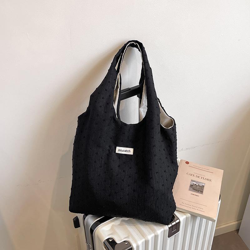 

Pleated Lazy Wind Shoulder Bag Women s New Trendy Light Niche Bag Girls Literary Versatile Tote Bag чёрный