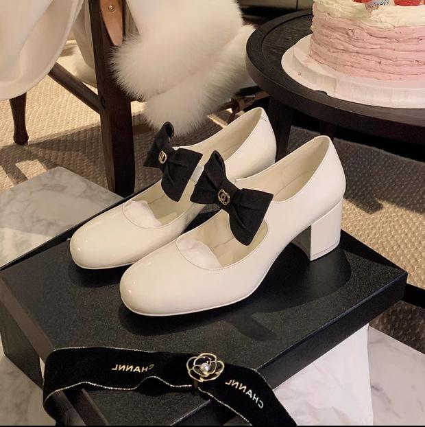 

Grape mother same style~ French bow round head high heels thick heel small fragrant style Princess Mary Jane small leather shoes spring 40 белый