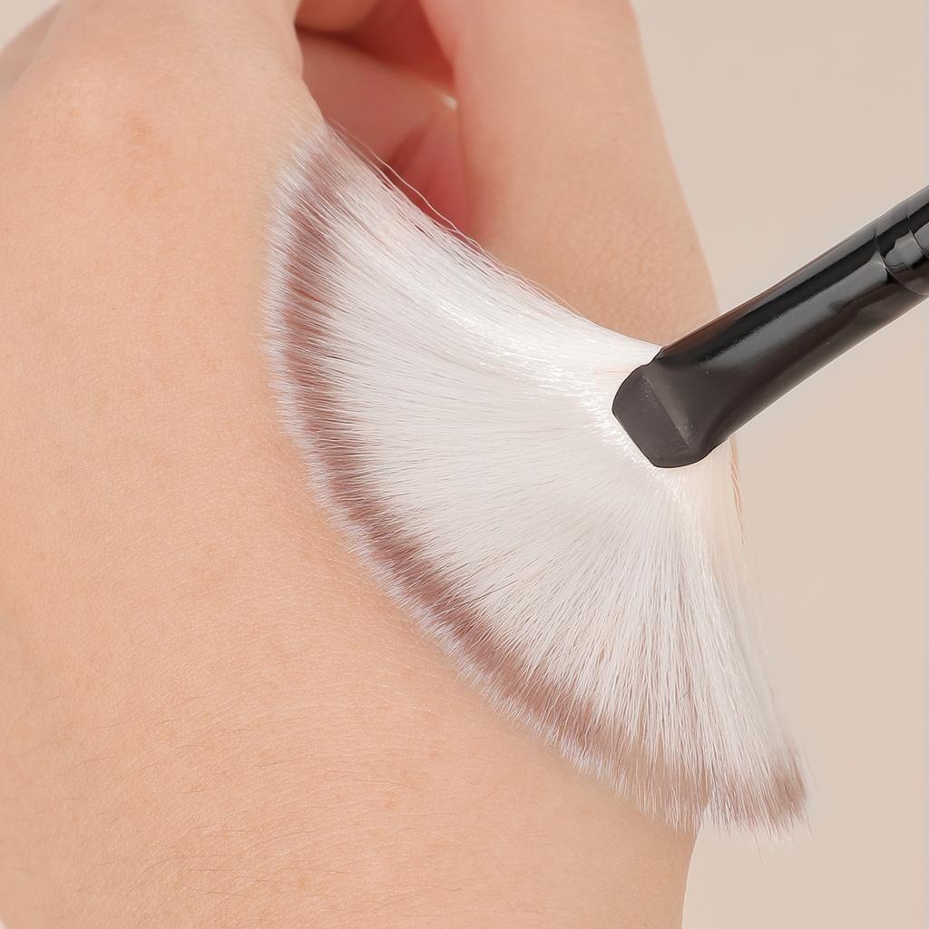 Profesionální ručně vyráběné štětce na make-up Měkké kozí chlupy Saibikoho Malý vějířek Štětec na rozjasňovač a oční stíny Rukojeť z ebenového dřeva Štětec na make-up