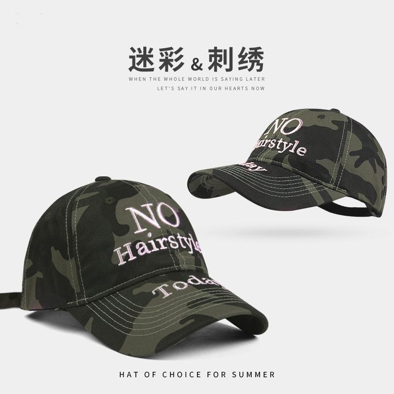 Nischen-Camouflage-Kontrastfarbenkappe mit Buchstabenstickerei Street-Baseballkappe Trendmarke für das weibliche Gesicht Kleine gebogene Krempe Hut