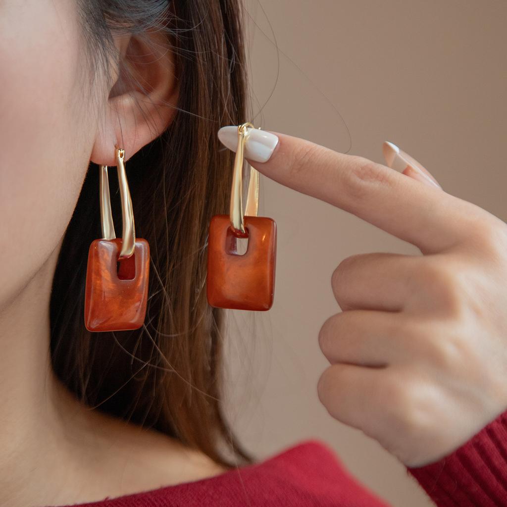 Retro Square Earrings, Ear Buckles, High-End Sense White Atmosphere Exaggerated Personality Temperament Earrings