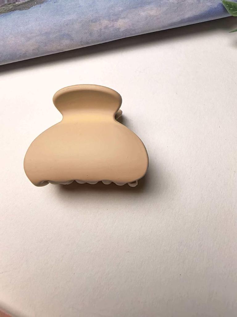 4cm Frosted Milk Coffee Hair Claw Clip for Women’s Updo – Small, Simple, Shark Design
