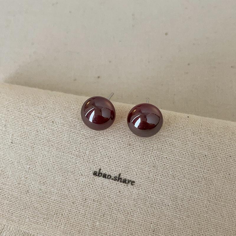 Cool Feeling Cold Gray Red Light Steamed Bread Pearl Stud Earrings Women'S Simple Niche Fashion Exquisite Versatile Earrings