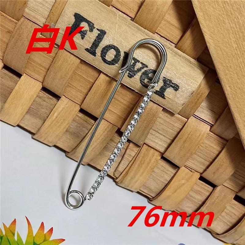 Waist-Slimming & Anti-Exposure Brooch Pin – Clothing Accessory for Secure Fit