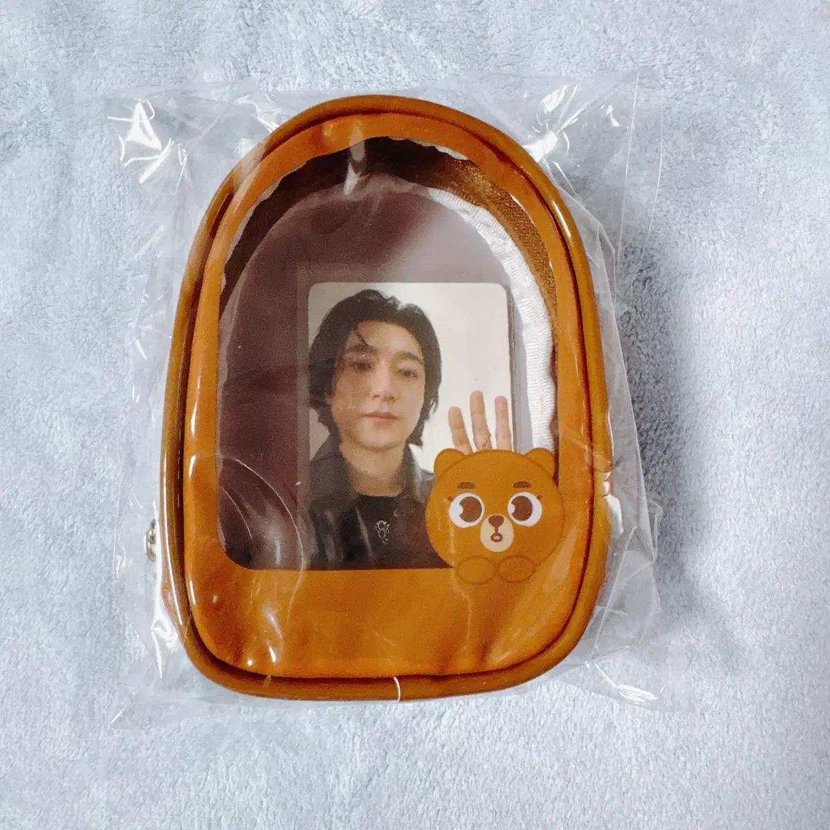 

Включает прозрачный чехол для комнаты Denimals, нераспечатанную фотокарточку Day6 Sungjin