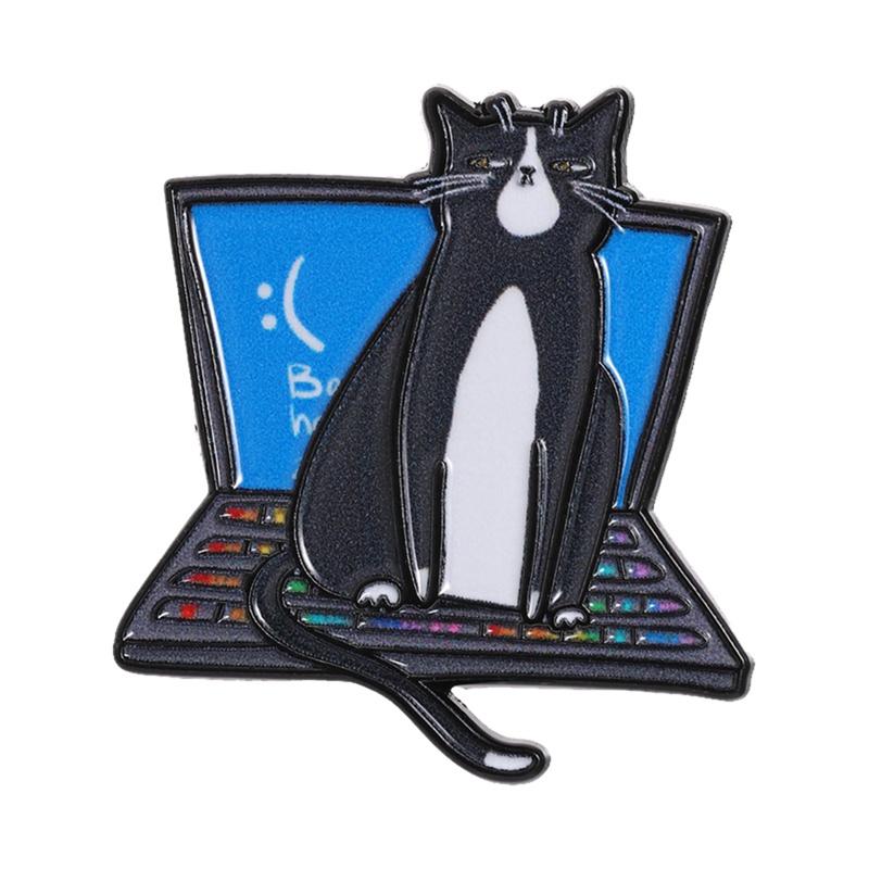 Funny Cow Cat Enamel Pin Blue Screen System Crash Laptop Computer Animal Brooch Lapel Badge Jewelry Gift for Friends Programmer