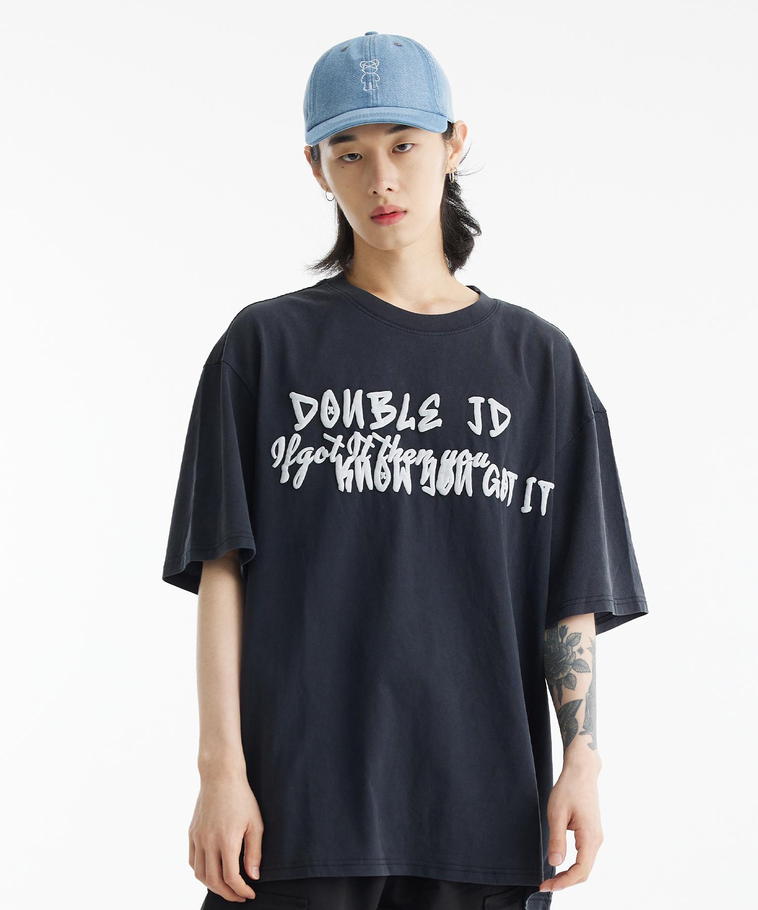 Double Jd Circle Lettering Short Sleeve T-Shirt (Black) Free