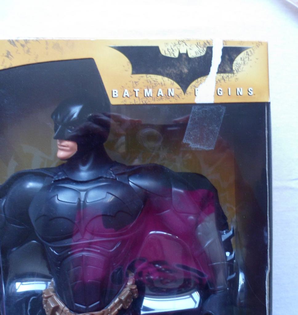 Batman začíná 14palcový akční Cape Batman