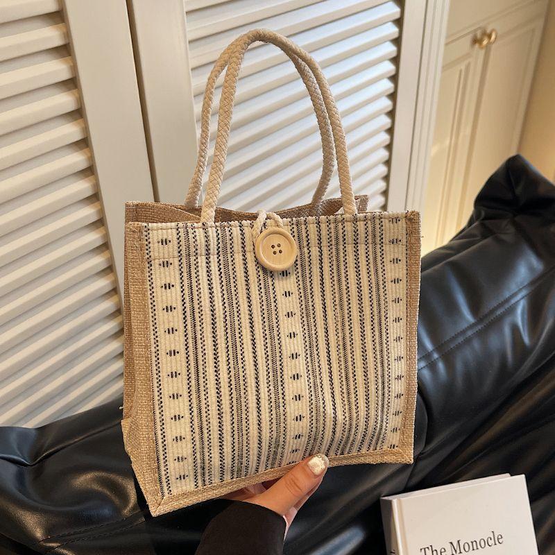 

Рабочая сумка-рюкзак 2025 Новое поступление Повседневная мода Простая сумка через плечо для поездок Вышивка Нить Полоски Ланчбокс Сумка для ланча Creamy-white button