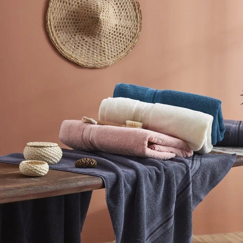 1 toalha de banho grossa 100% algodão puro para aumentar a absorção de água. Toalha de banho adulta em cor sólida, macia e amigável