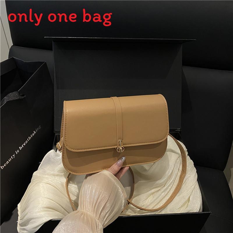 Borsa a Sella in Ecopelle con Tracolla a Catena e Chiusura a Pattina per Uso Quotidiano da Donna