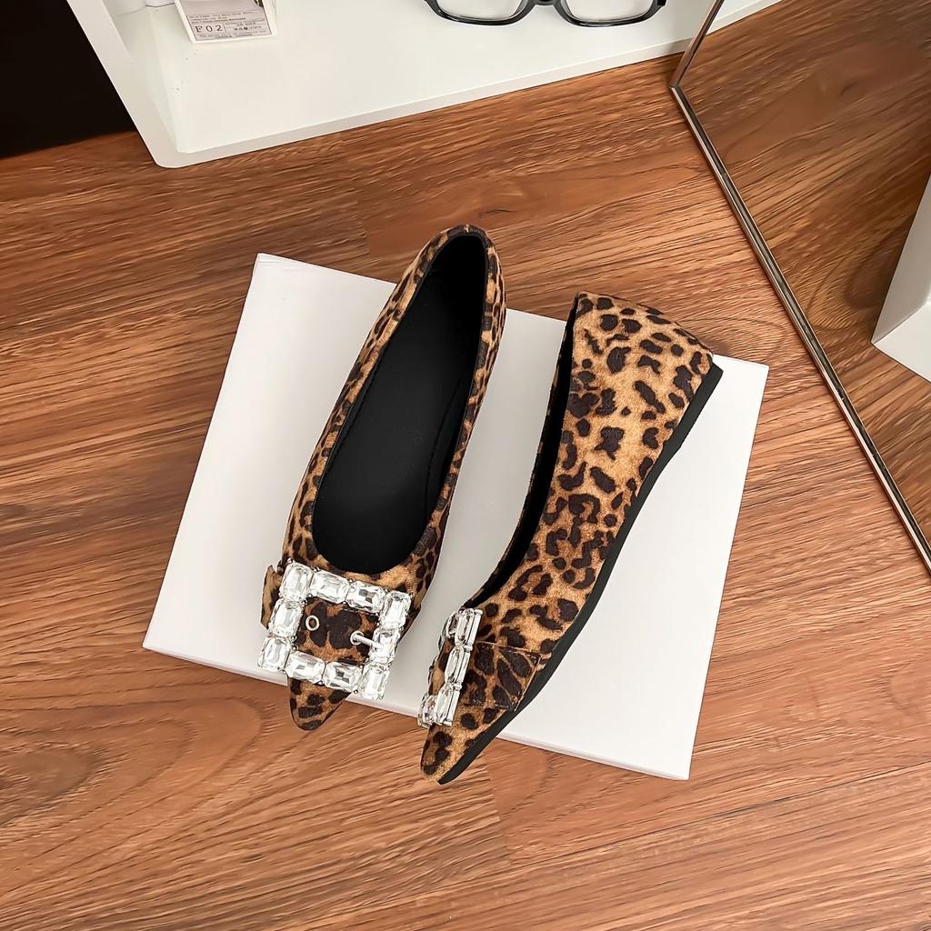 Single shoes 2025 spring women's soft soles are not tired of feet French flat-soled pointed shoes temperament rhinestone shallow mouth work shoes