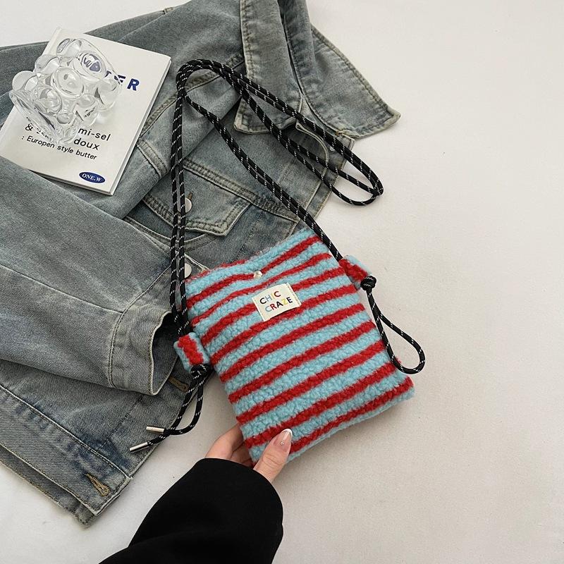 

Autumn, winter and winter shoulder bag casual fluff bag plush Korean version small fresh fashion bag large capacity messenger bag women s bag синий