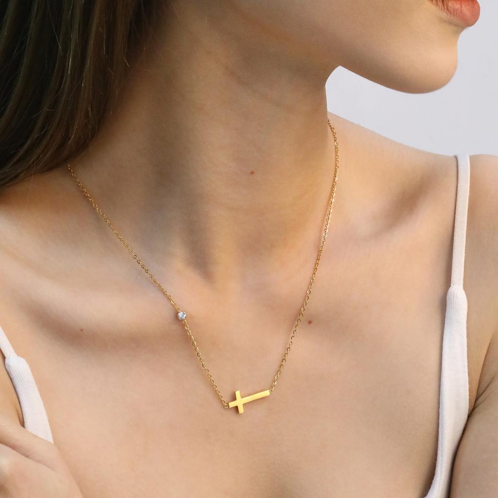 Minimalist Cross Pendant Necklace, Lightweight Luxury Choker, Elegant and High-end Stainless Steel Accessory for Women