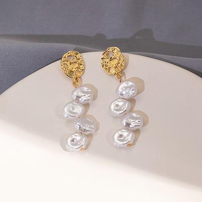 Folded Baroque Pearl Stud Earrings, Fashionable Cold Temperament Earrings, Light Luxury Temperament Fringed Earrings.
