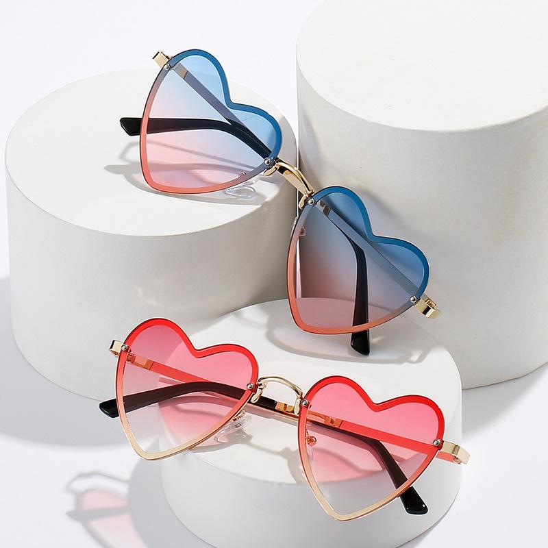 Internet celebrity peach heart decorative sunglasses women's new metal personality trendy glasses fashion wear heart sunglasses