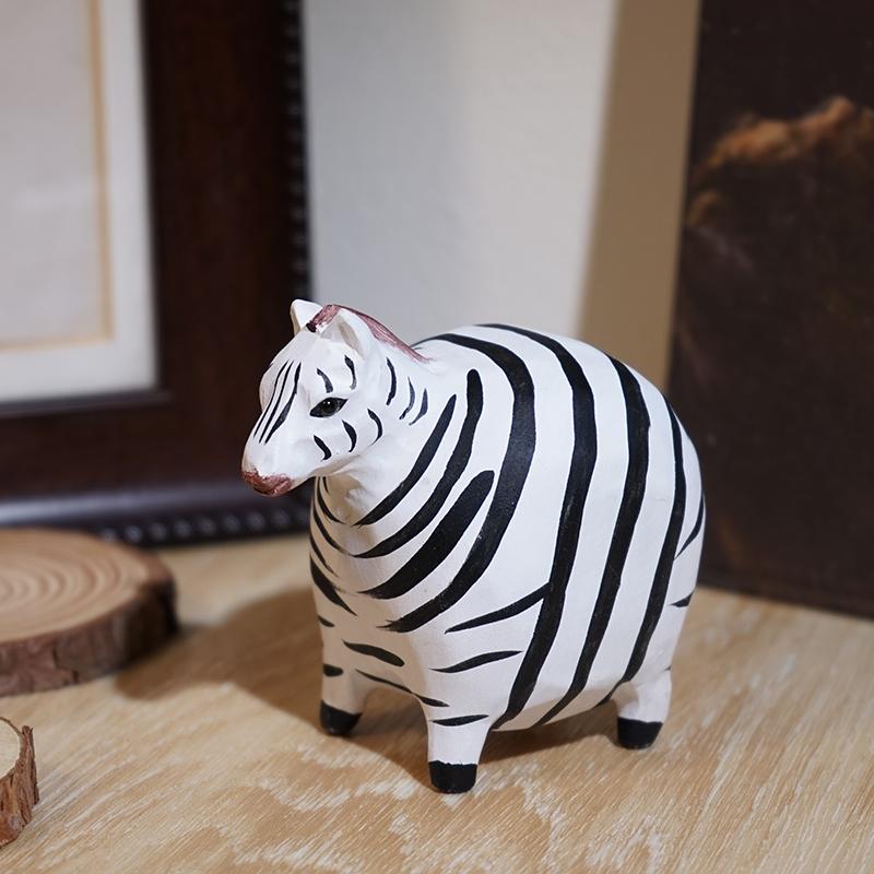 Chubby Giraffe Handmade Wooden Figurine Cute Cartoon Desk Decor for Bookshelf