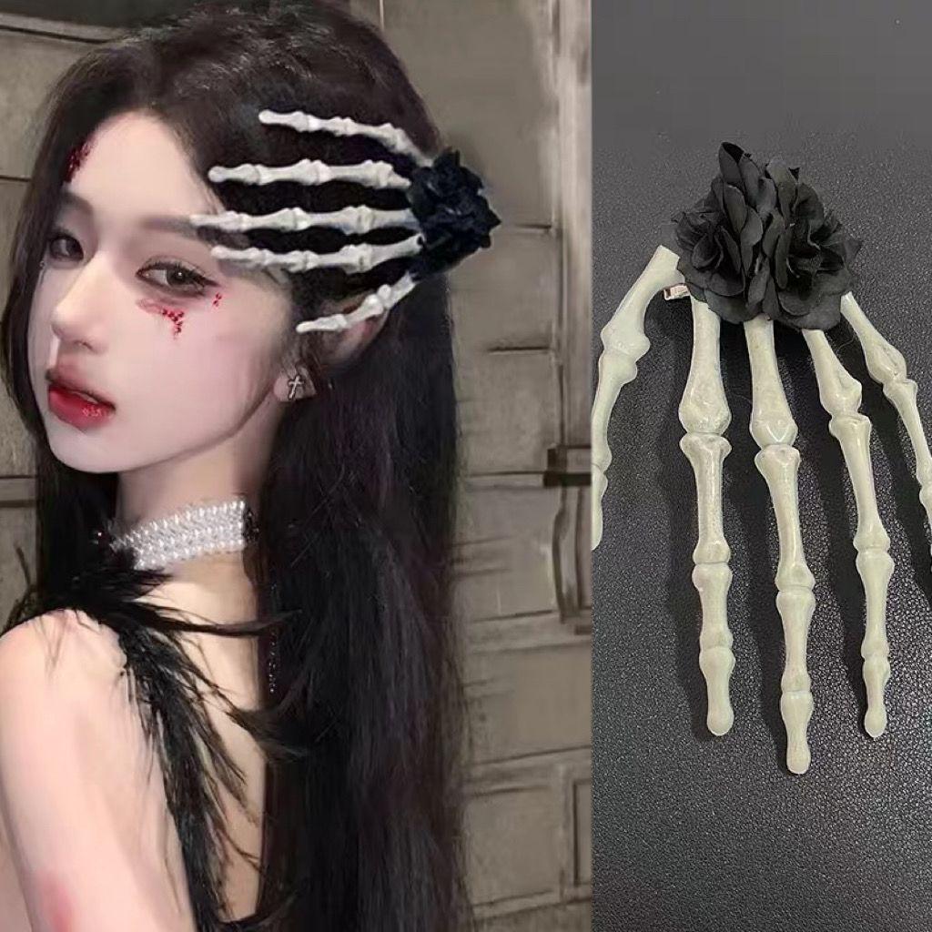 Pince à Cheveux Main Squelettique - Accessoire Griffe Rose Gothique - Épingle Latérale Macabre d'Halloween
