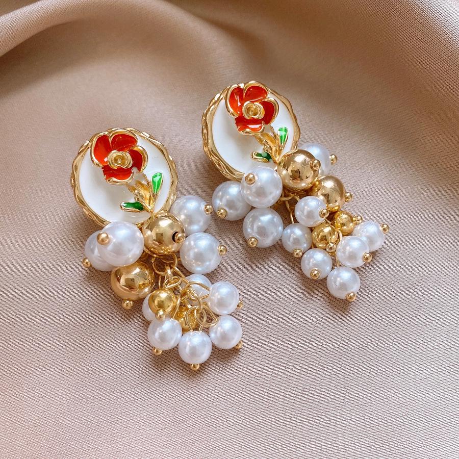 Monet Garden Pearl Stud Earrings: Exquisite Court Style with a Luxurious, Versatile Design.