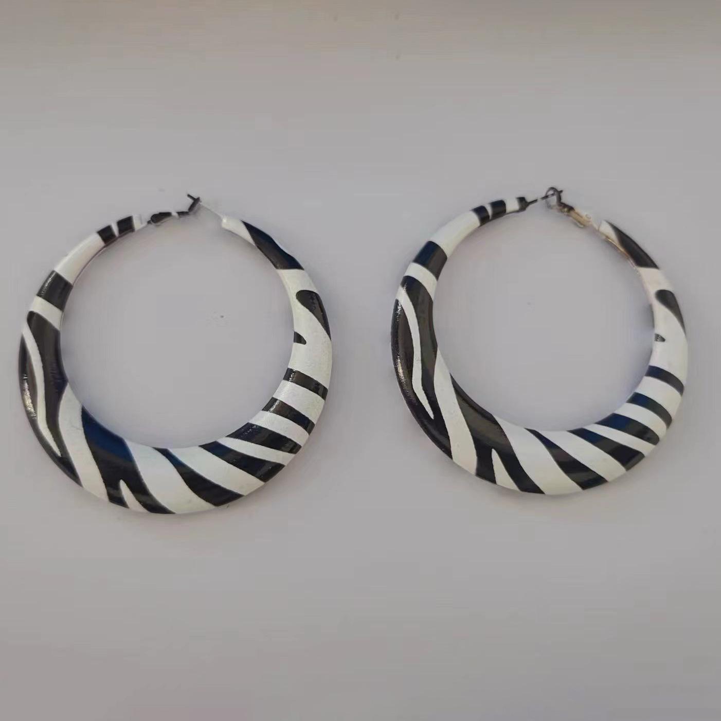 

Модные красивые леопардовые серьги-капли для женщин белый