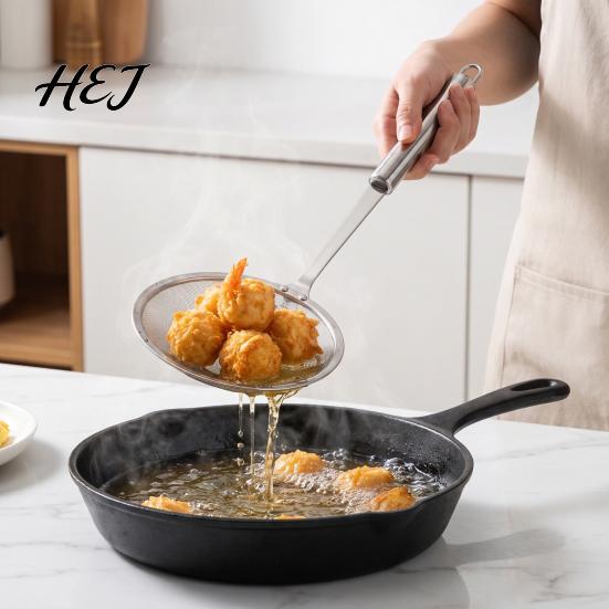 Food Grade Steel Slotted Ladle Stainless Fine Mesh Skimmer, 100-Mesh Oil Strainer Spoon with Rustproof Kitchen Filter Tool Long Handle, for Soup Foam