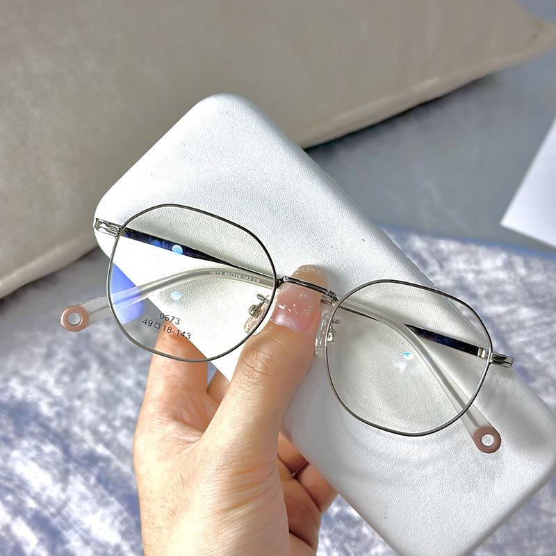 Xiaohongshu Trendy Memory Metal Eyeglasses Frame - Small Round Shape for a Bare Face Look, Can Accommodate Myopia Lenses
