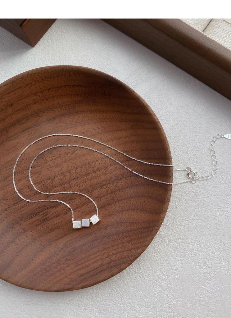 Sterling Silver Minimalist Square Pendant Necklace for Women – Light Luxury Pure Silver Sugar Cube Collarbone Chain