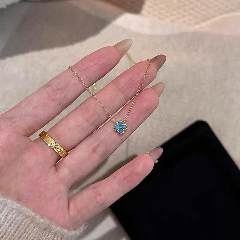 Elegant Metal Heart Clavicle Necklace for Women - Light Luxury Design