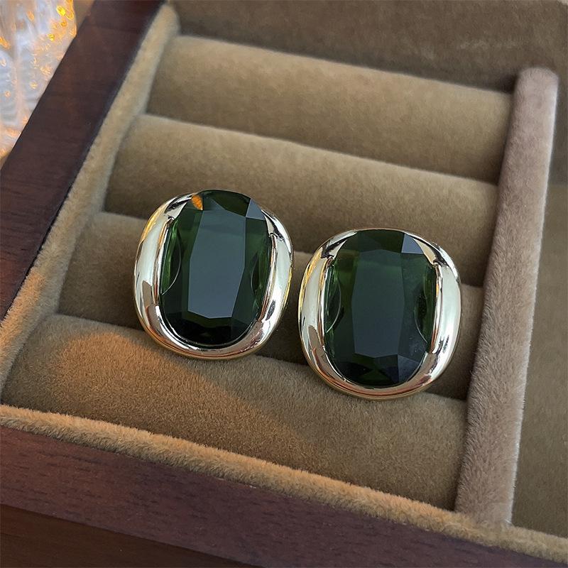 Exquisite Green Gem Dangle Earrings with Silver Needle - Elegant Statement Jewelry for Every Occasion