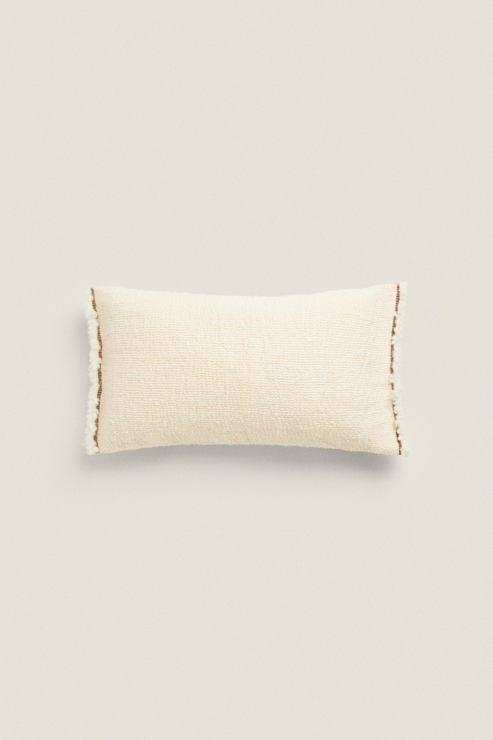 

ЧЕХОЛ НА ПОДУШКУ КОНТРАСТНЫЙ ШЕРСТЬ