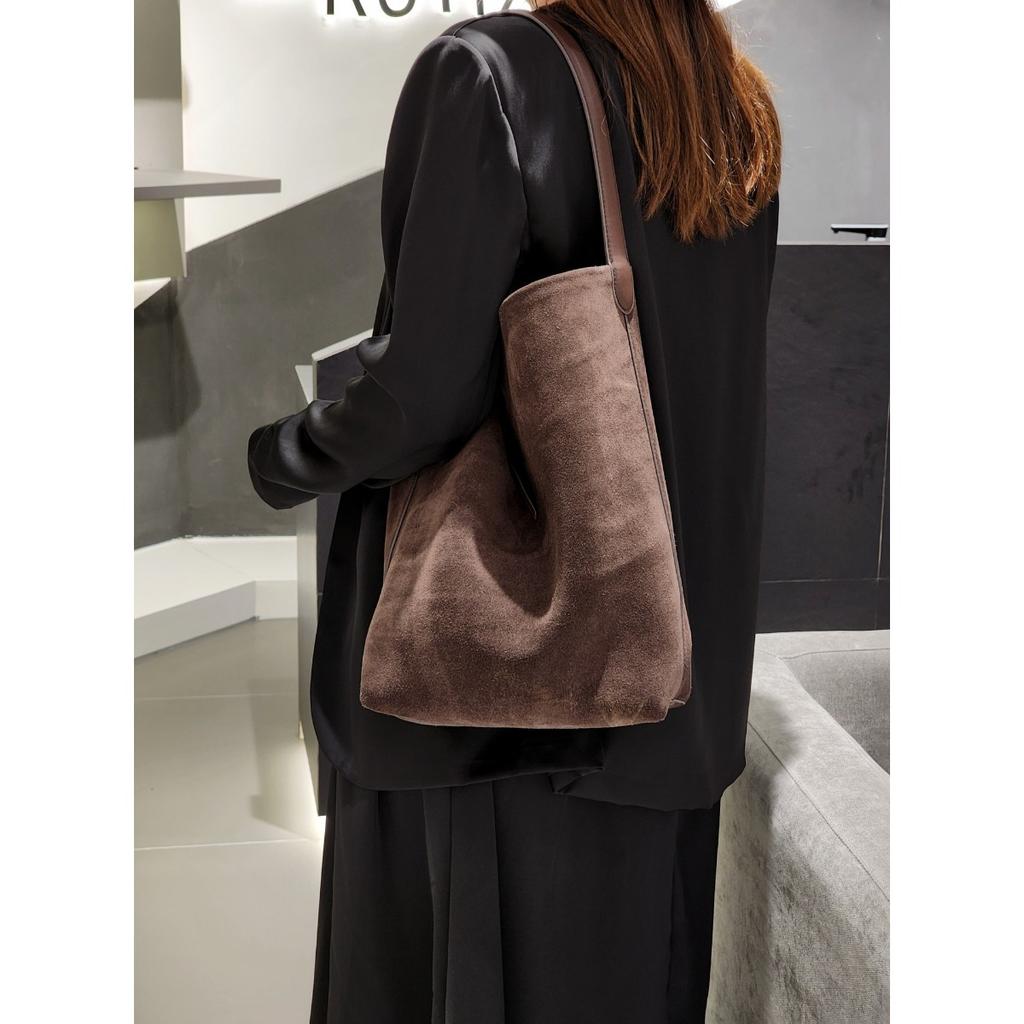 Wildleder Eimer Tasche Herbst und Winter Neu Merad Rindsleder Wildleder Matt Gruben Muster Tasche Große Kapazität Schulter Unterarm Damen Tasche