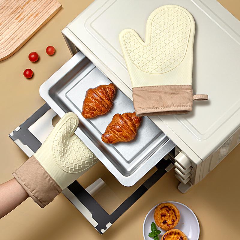 Cute Silicone Heat-Resistant Oven Mitts