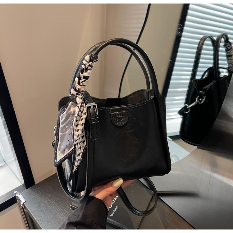 

Новая женская сумка 2024 года, популярная сумка-ведро, ретро-дизайн, одно плечо, кроссбоди, портативная маленькая сумка чёрный