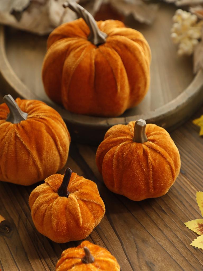Velvet Artificial Pumpkins Decoration Brown Pumpkin Decor for Fall Halloween Thanksgiving Autumn Harvest Home Decorations Gift