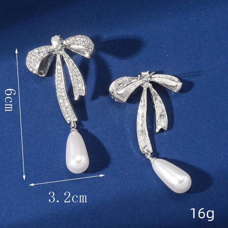 Rhinestone Bow Knot Clavicle Necklace – Elegant, High-End, Simple Cool Style for Women