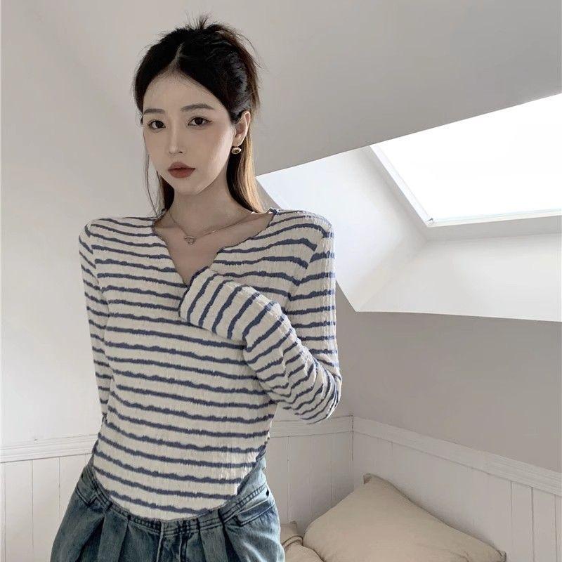 

Asymmetric V-neck Striped Long Sleeve T-shirt for Women Autumn/Winter Slim Fit Design-oriented Base Layer Short Top S