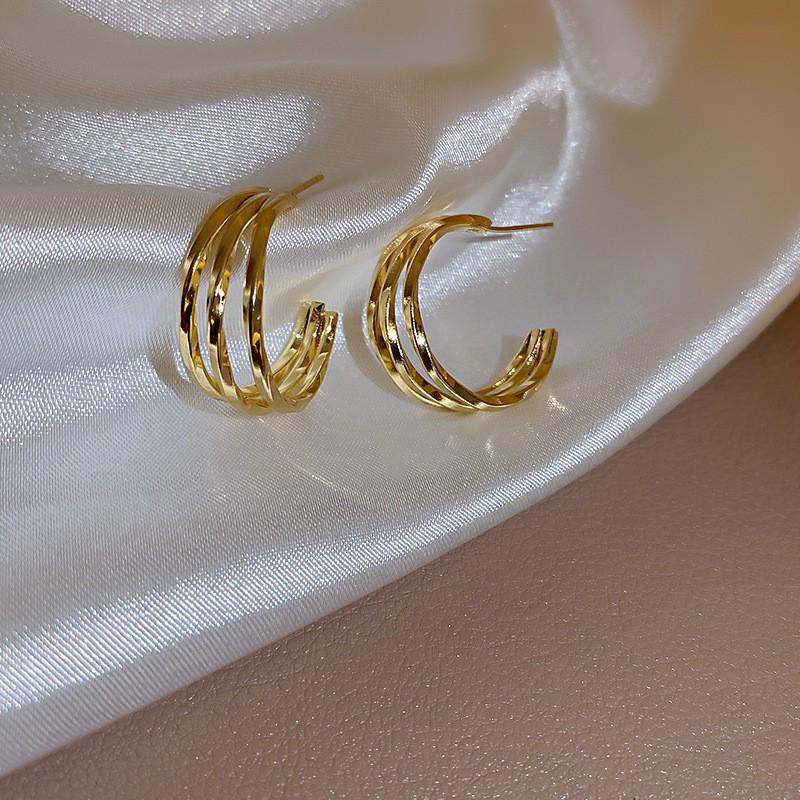 Korean Style Geometric Twisted Heart Earrings: Light Luxury Multi-Layer Niche Ear Jewelry for Women
