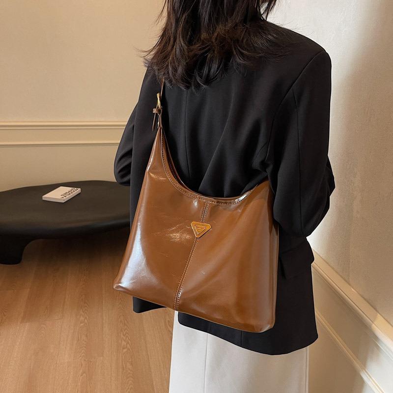 Retro casual large-capacity commuter bag women's new autumn and winter fashion shoulder messenger tote bag