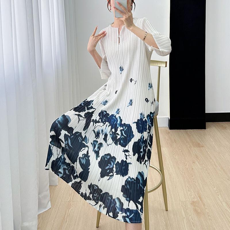 Minimalist printed dress temperament dress for women, high-end retro, comfortable and casual pleated skirt, summer new style