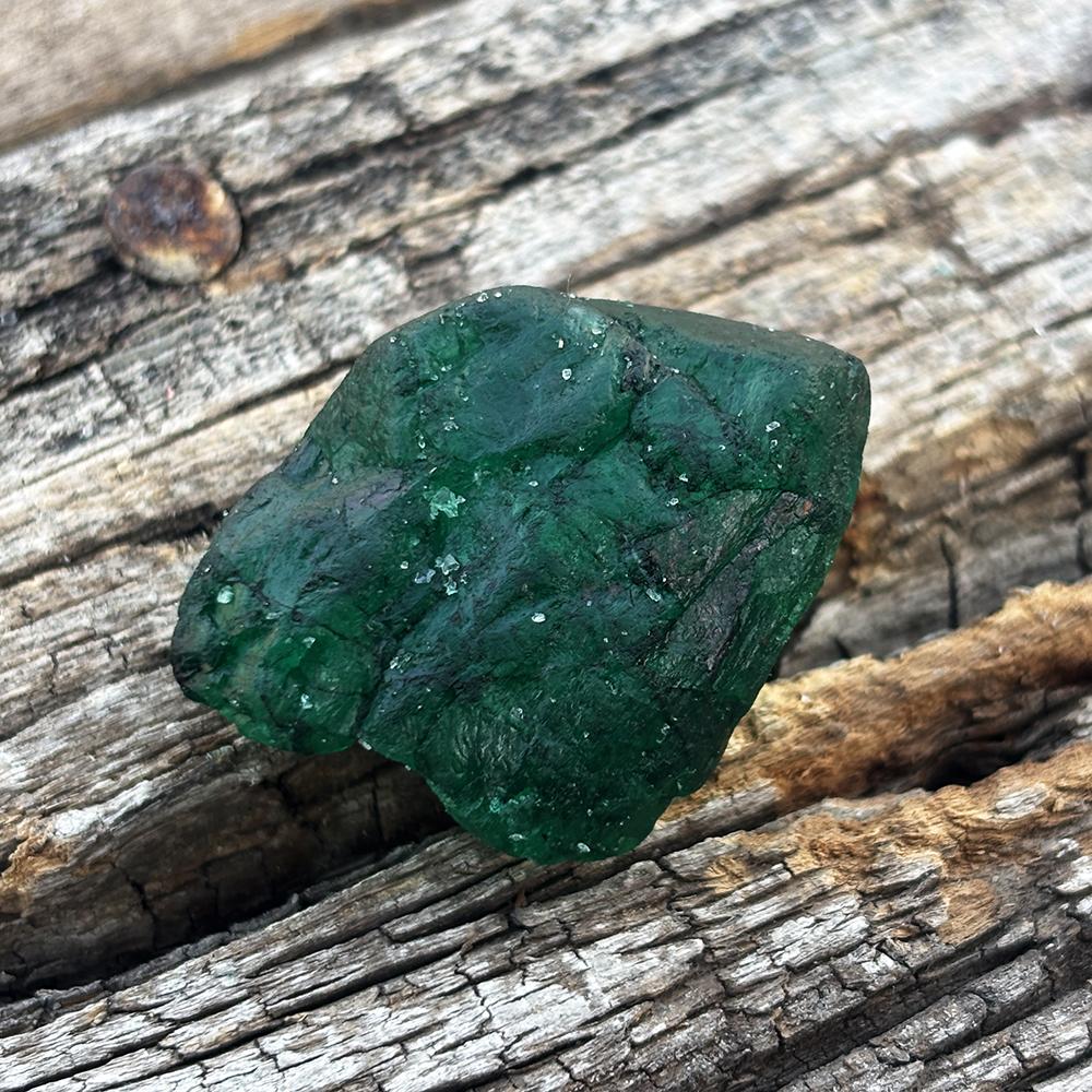 Natural Green 154.70 Ct Uncut Certified Emerald Rough Gemstone For Collector's