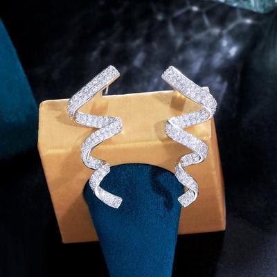 Orecchini pendenti lunghi con pavé di zirconi cubici a forma di nastro rotazionale CMM per gioielli da donna dal design unico CZ