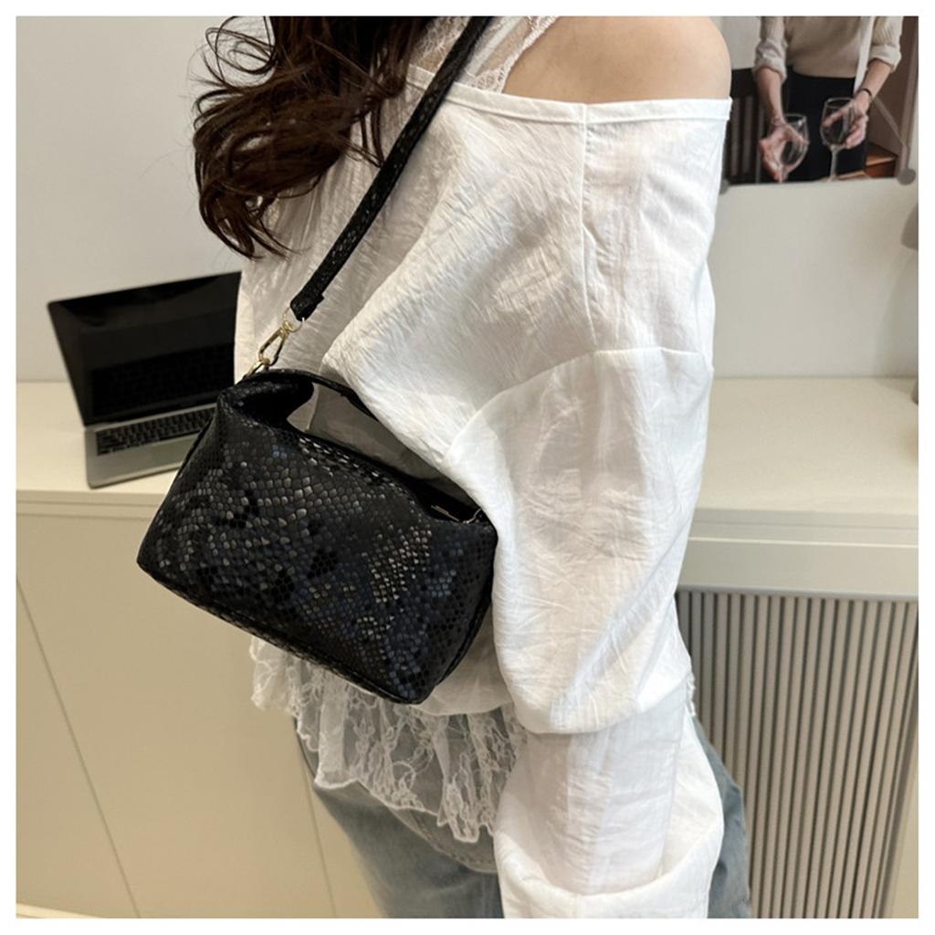 Aesthetic Lock Buckle Pure Colour Trend Simple Fashion Leisure Commuting Single Shoulder Diagonal Cross Handheld Bucket Bag