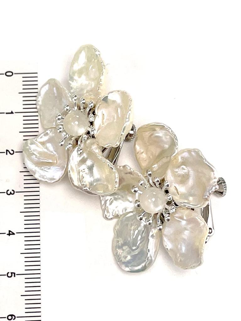 Freshwater Pearl White Flower Moonstone Earrings with Silicone Cover Natural Stone Power Stone A1099 [Cherry]