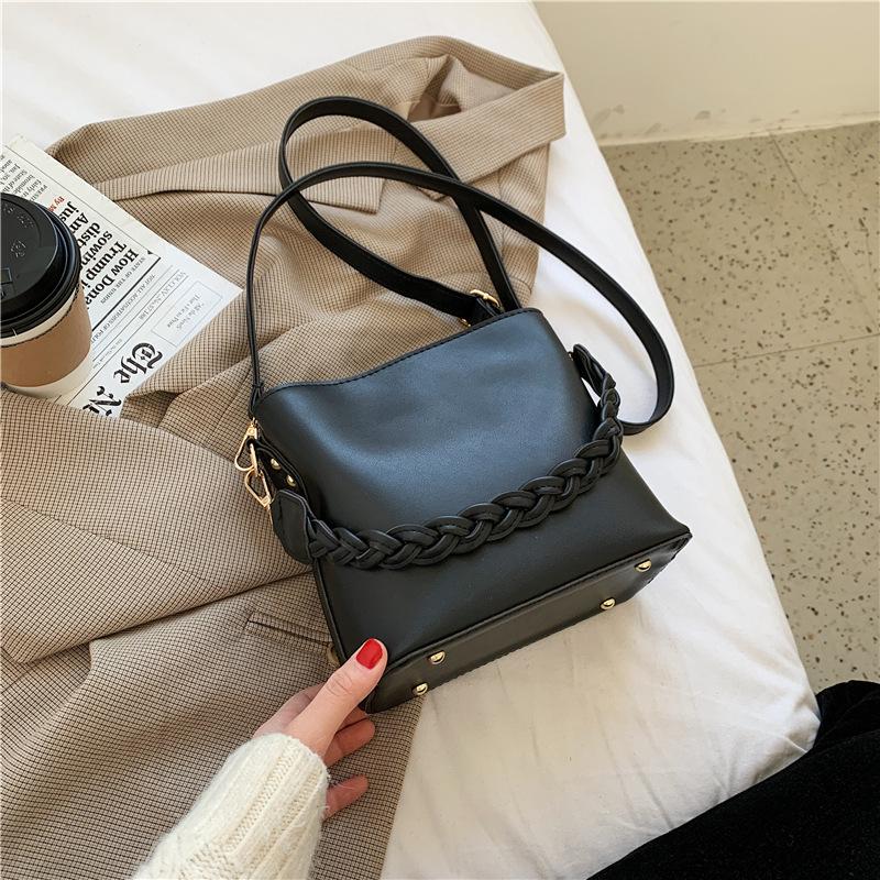 Premium texture bucket bag women's summer 2025 new fashion versatile shoulder bag niche design messenger bag